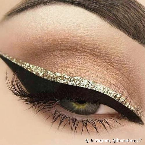 maquiagem com glitter dourado