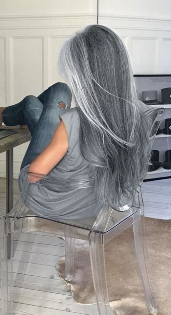 cabelo platinado cinza