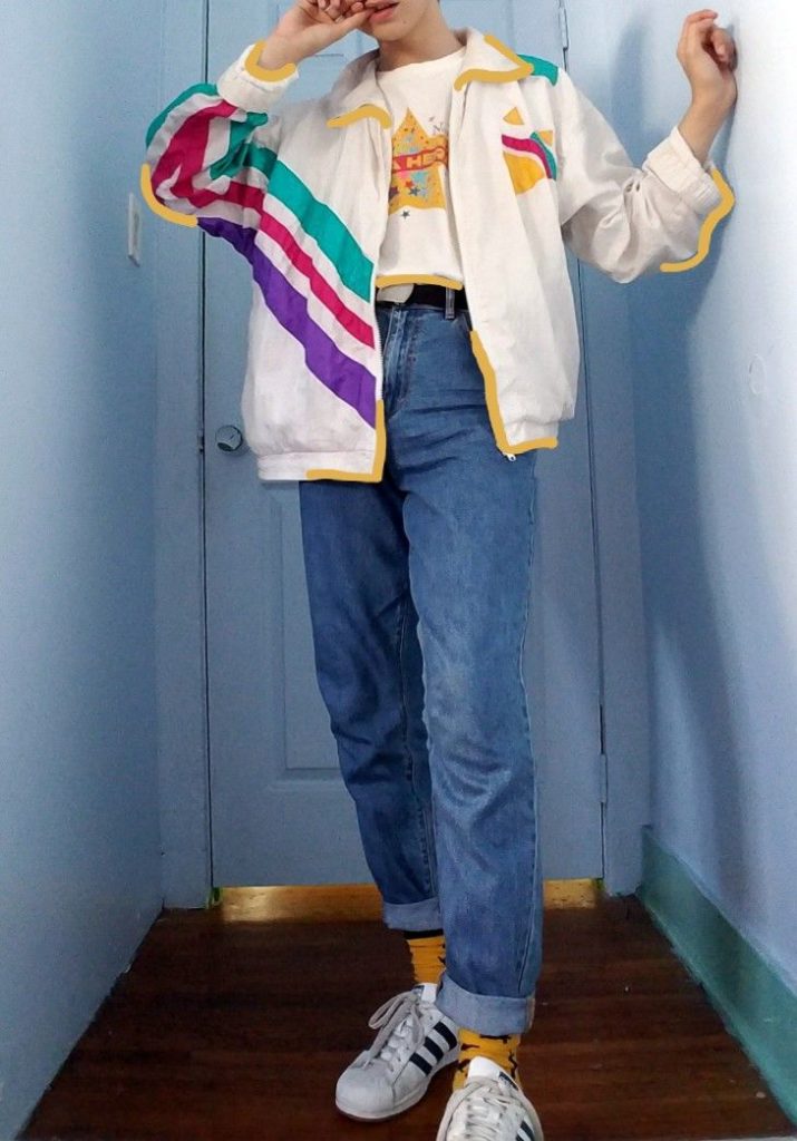 Jaqueta colorida e jeans